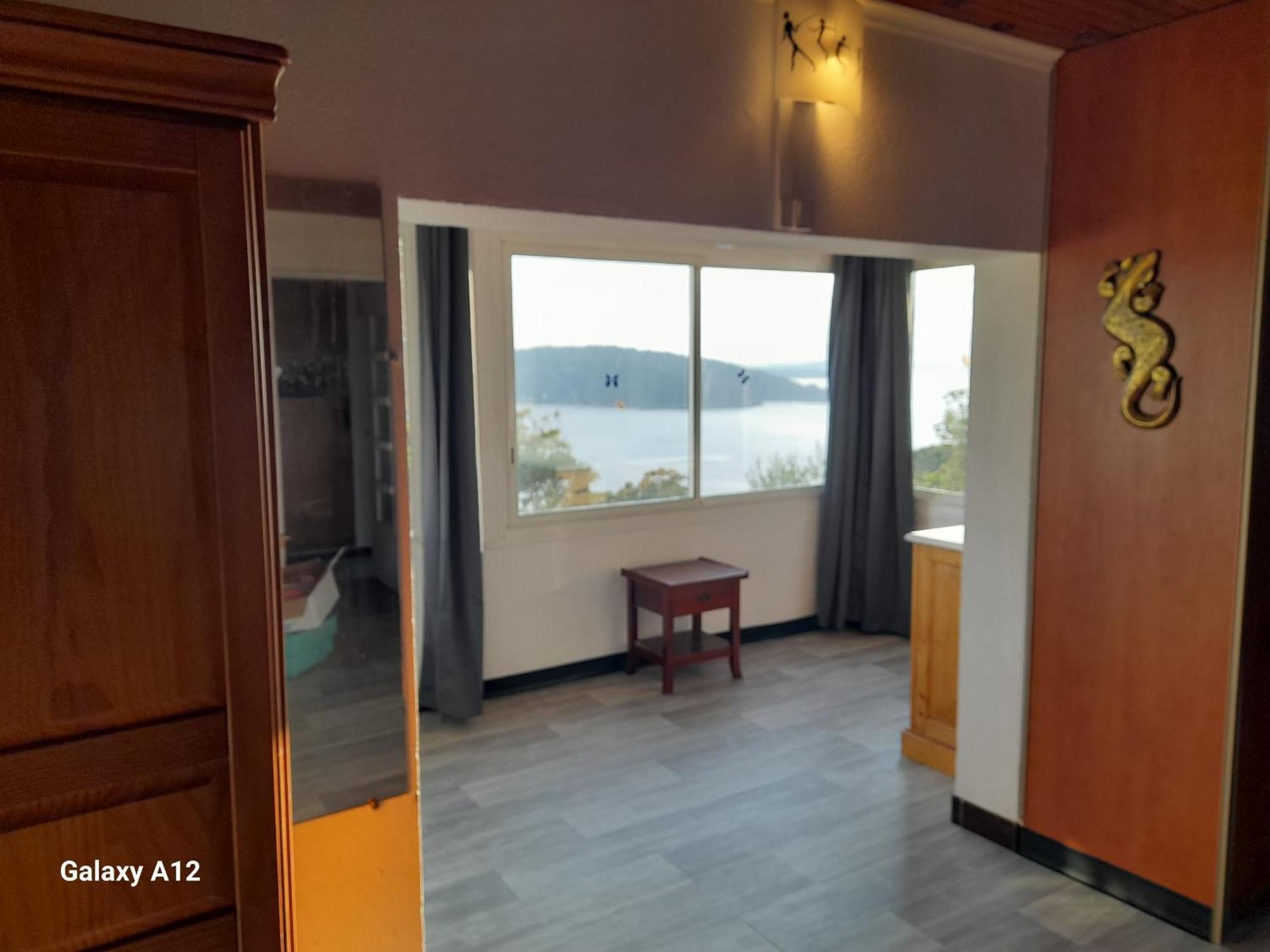 Île du LevantLa Coccinelle公寓式酒店 外观 照片